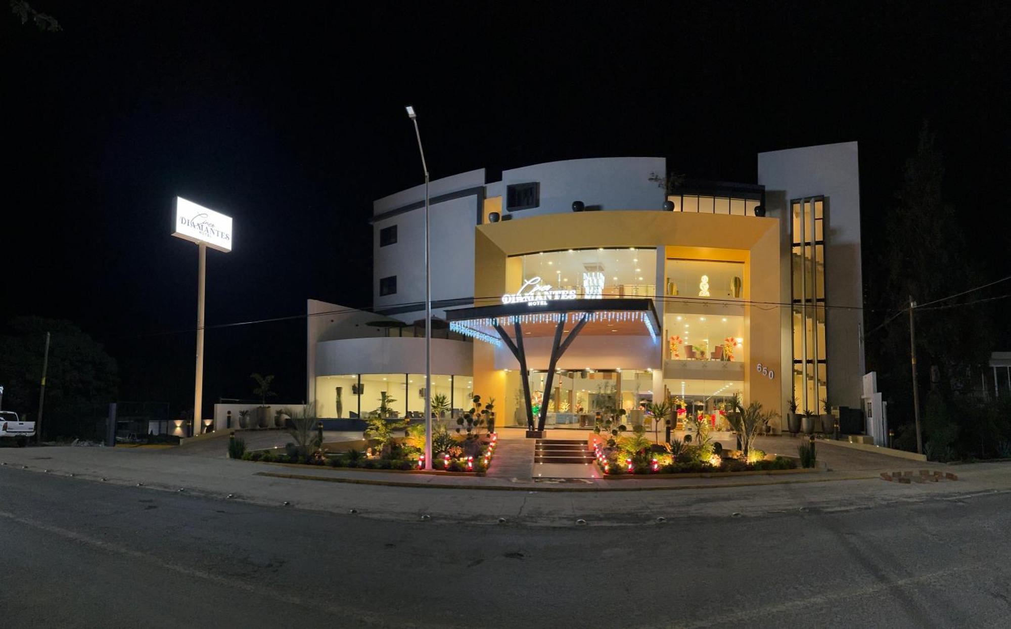 Hotel Cinco Diamantes Atotonilco El Alto Екстериор снимка