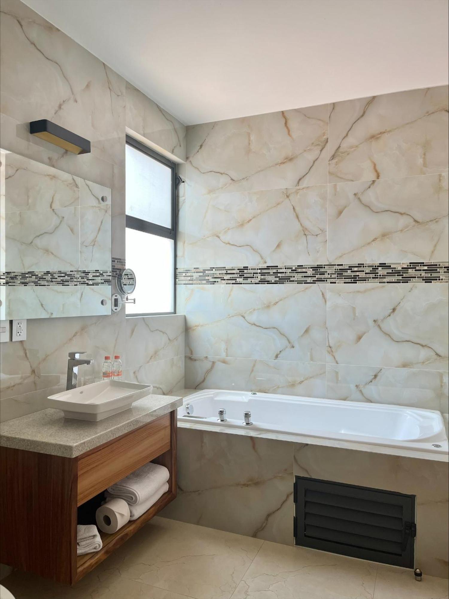 Hotel Cinco Diamantes Atotonilco El Alto Екстериор снимка